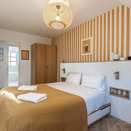 Elegant Family Near *