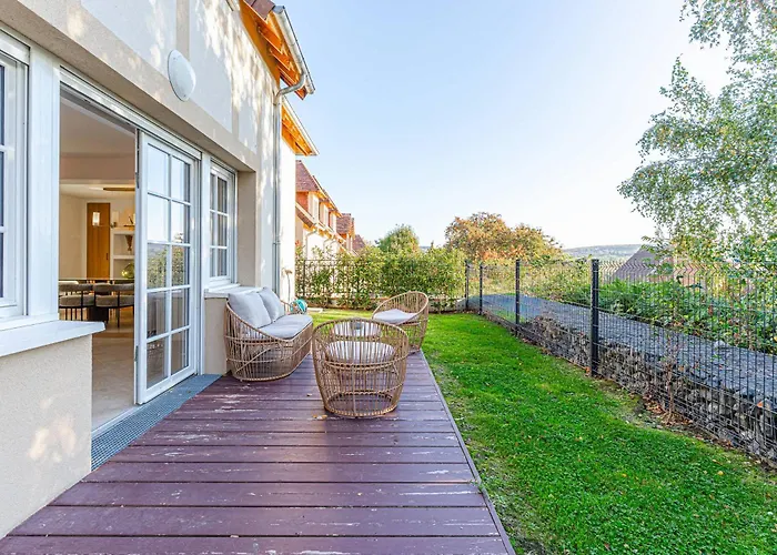 Elegant Family Near Nyaraló Deauville