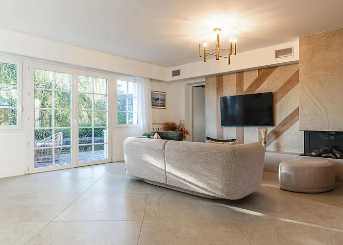 Elegant Family Near *