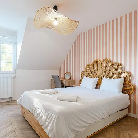 Elegant Family Near دوفييل