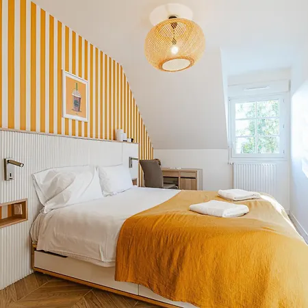 Elegant Family Near *