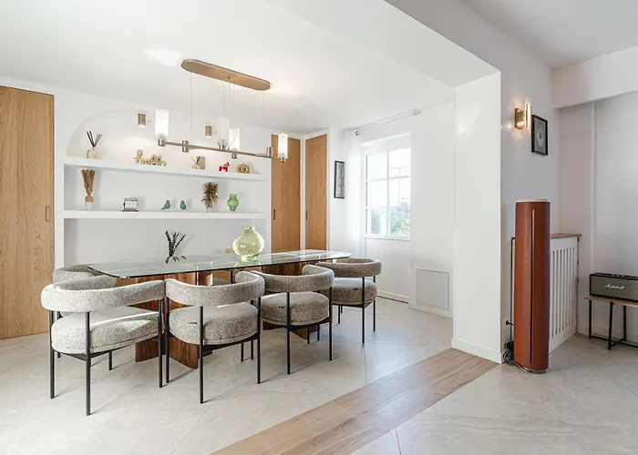 Elegant Family Near *